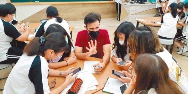 注射器廠商了解到民進(jìn)黨當(dāng)局推“雙語政策”