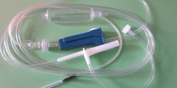 輸液器廠家談?wù)勅绾沃谱鞣荘VC輸液器